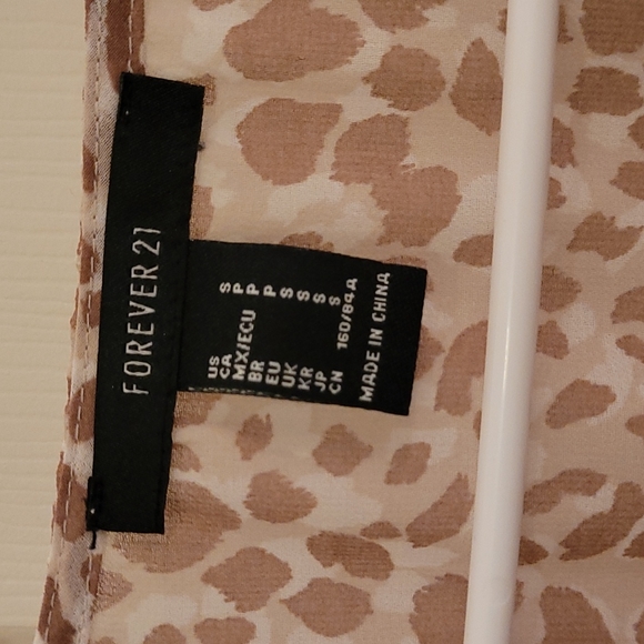 Forever 21 sheer long sleeve print top. Size Small - Picture 3 of 7